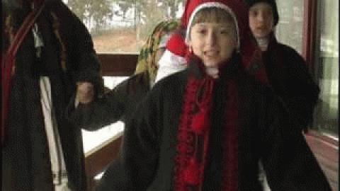 Ie-mi tatuca papucei (Red Slippers) by Romanian Folk